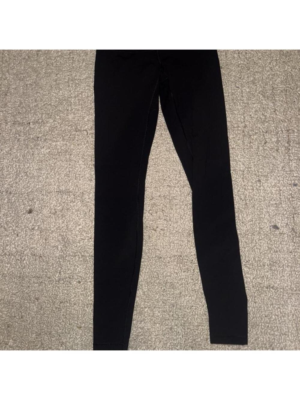 Black Lululemon Wunder Under leggings #activewear #yoga